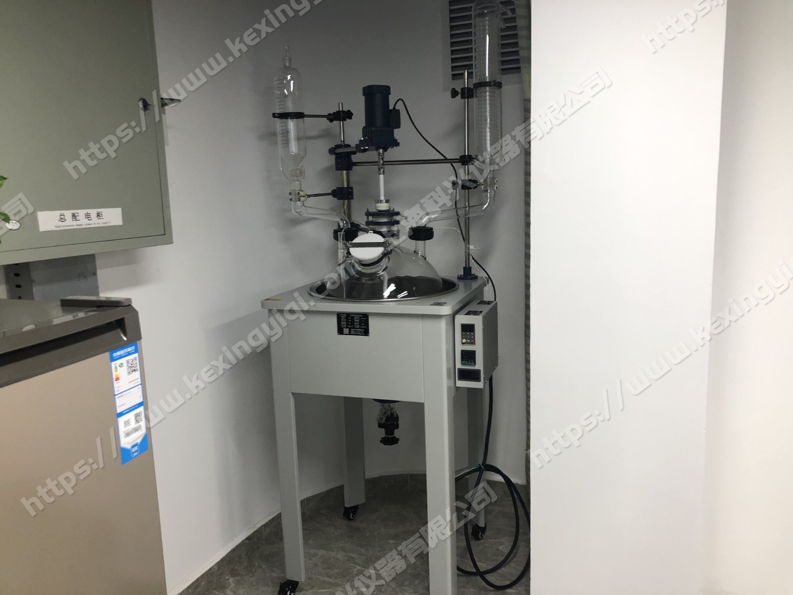 Single-layer spherical glass reactor